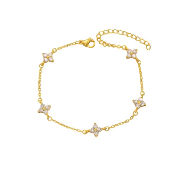 Gold Clover Bracelet With Diamond Inlay